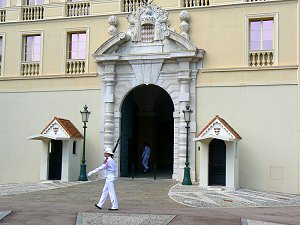 Monaco - Wache am Fürstenpalast