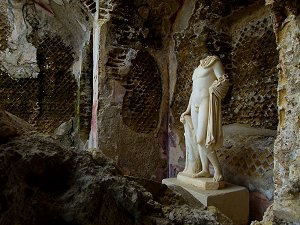 Statuen in Baiae