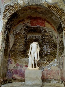 Statuen in Baiae