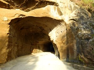 Große Eingangs-Höhle in Cumae