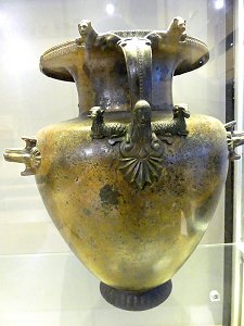 Bronze-Gefäß aus dem Heroon von Paestum