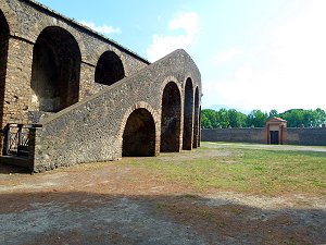 Außenmauern des Amphitheaters von Pompeji