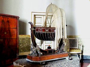Wiege eines 1934 geborenen Viktor Emanuel Wiege eines 1934 geborenen Viktor Emanuel