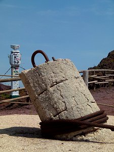 Überreste der alten Seilbahn auf den Vesuv