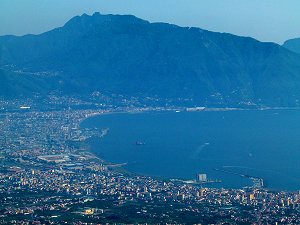 Der Golf von Neapel vom Vesuv Richtung Süden gesehen