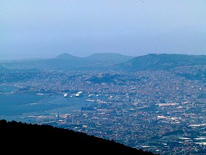 Der Hafen von Neapel vom Vesuv gesehen