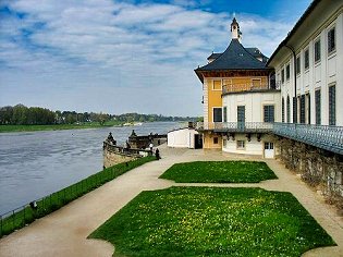Schloss Pillnitz an der Elbe