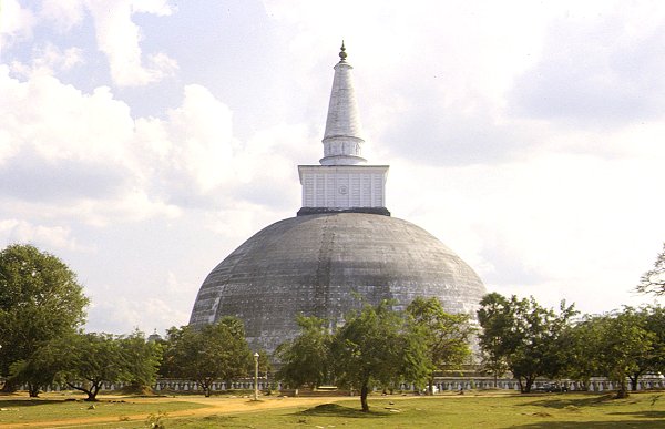 Ruvanveli (Ruvanweliseya) Dagoba in Anuradhapura