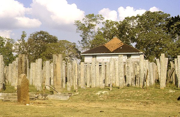 Tempelanlage zum Heiligen Bodhi-Baum in Anuradhapura