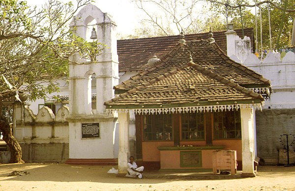 Tempelanlage zum Heiligen Bodhi-Baum in Anuradhapura