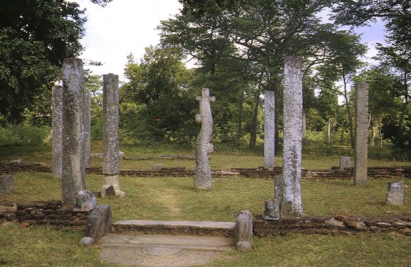 Latha-Mandapayas