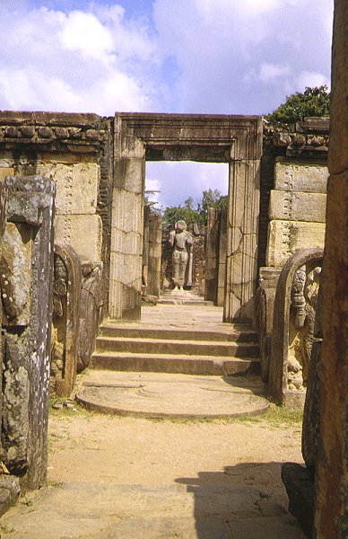 Hatadage (Atadage) in Polonnaruwa