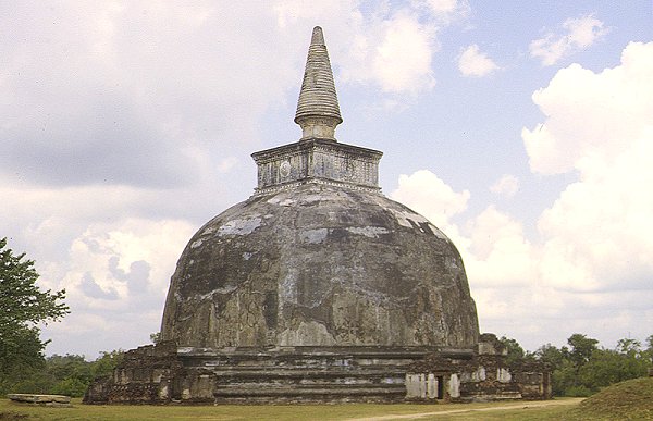 Stupa Kiri Vehera von Polonnaruwa beim Gal Vihara (Uttararama)