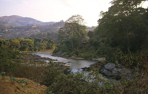 Am Mahaweli Ganga nördlich Kandy
