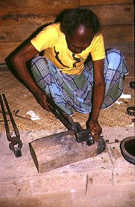 Schmuckherstellung in Galle (Sri Lanka)
