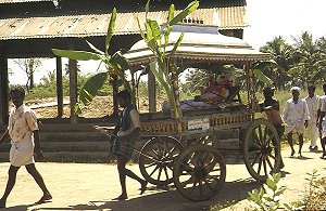 Leichenzug in Tanjore (Südindien)