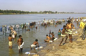 Bad im Fluß Cauvery in Thanjavur (Tanjore)