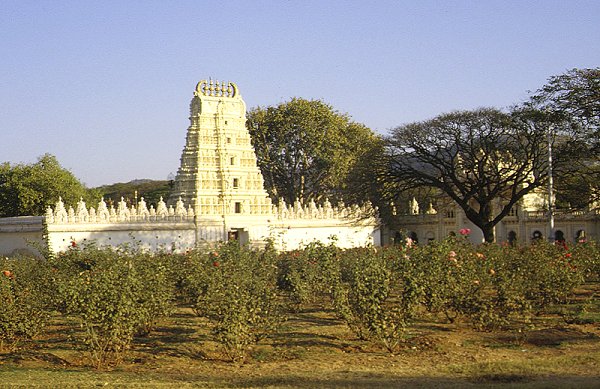 Am Maharaja-Palast in Mysore