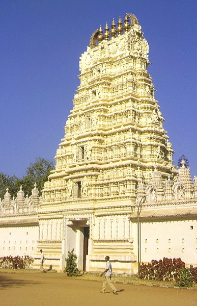 Am Maharaja-Palast in Mysore