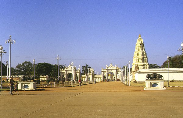 Am Maharaja-Palast in Mysore