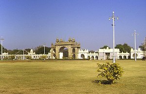 Am Maharaja-Palast in Mysore