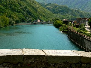 Der angestaute Fluss Serchio