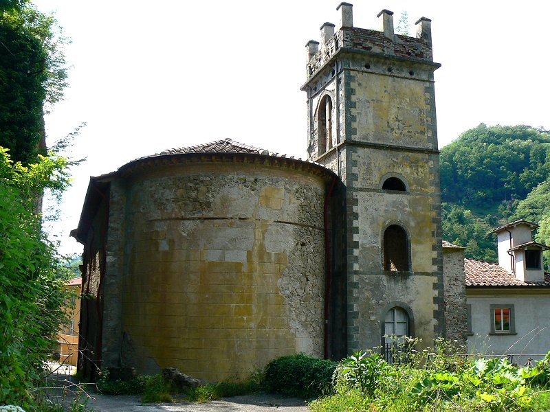 Verfallende Kirche