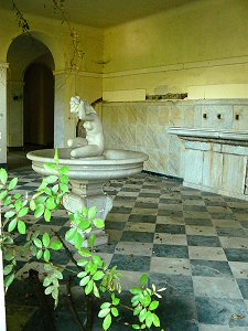 Wandelhalle mit Trinkbrunnen
