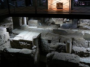 Ausgrabungen unter der Kirche