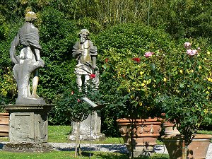Statuen Winter und Frühling