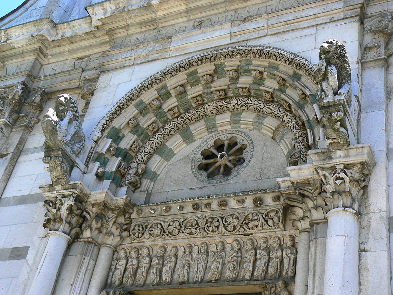 Das Portal der Kirche San Giovanni e Santa Reparata