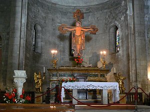 San Michele in Foro - Altar und Kruzifix