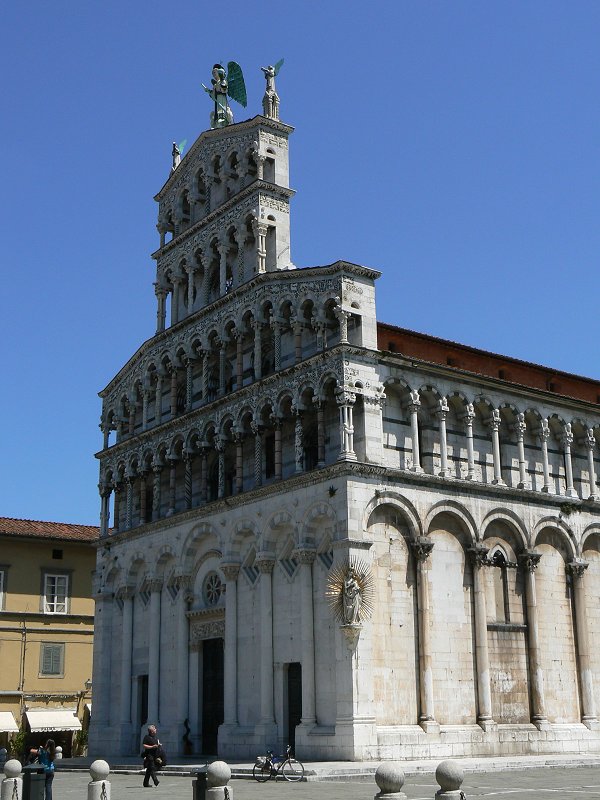 Westfassade San Michele in Foro