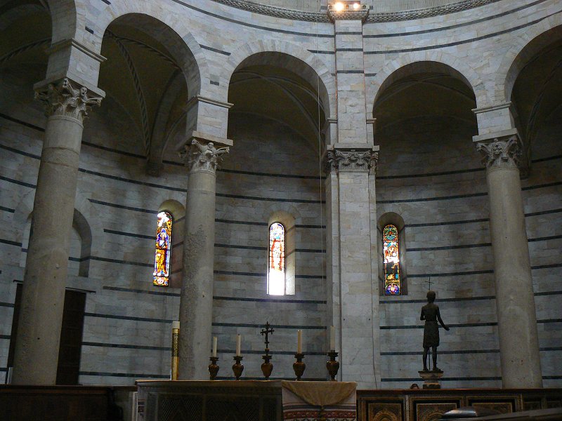 Altarraum des Baptisteriums in Pisa