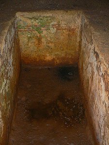 Reste der Bemalung - Eisenoxid (Brauneisen)