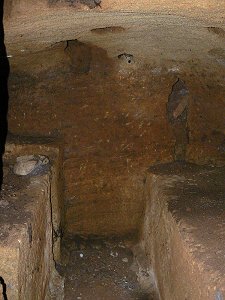 Felsbänke für Leichname
