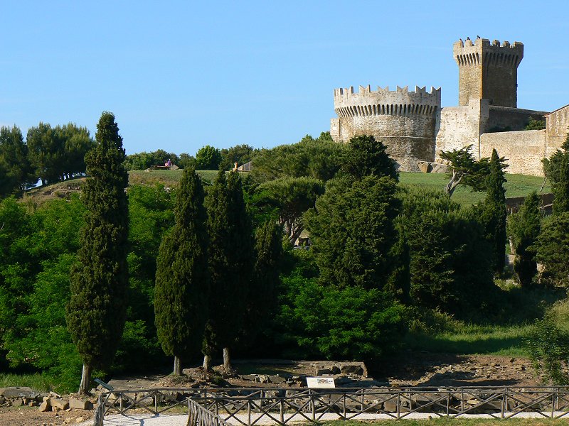 Mittelalterliche Festung und Stadtbefestigung