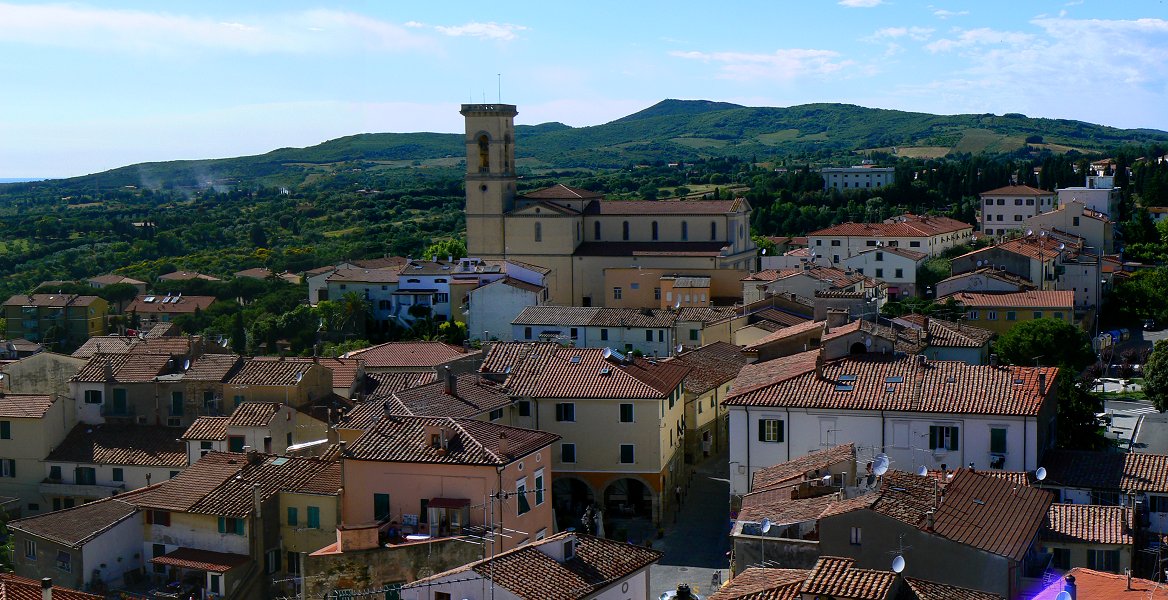 Die mittelalterliche Kleinstadt Rosignano Marittimo in der Toskana
