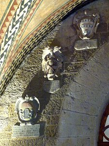 Wappen im Eingangsbereich des Palasts