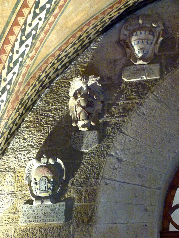 Wappen im Eingangsbereich