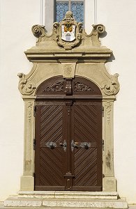 Weißenburg - Portal der ehemaligen Karmeliterkirche, heute Kulturzentrum