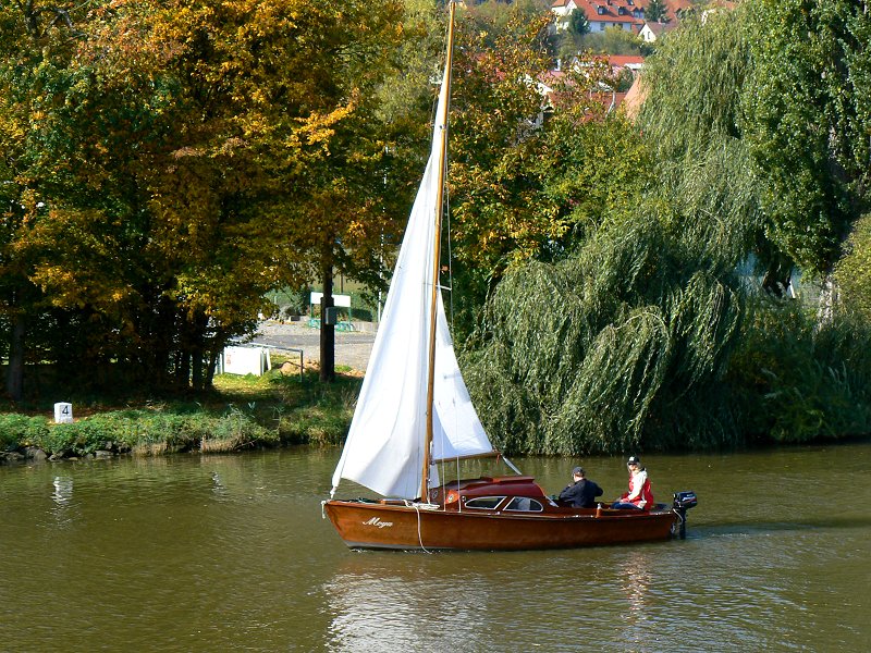 Segelboot auf dem Main bei Veitshöchheim