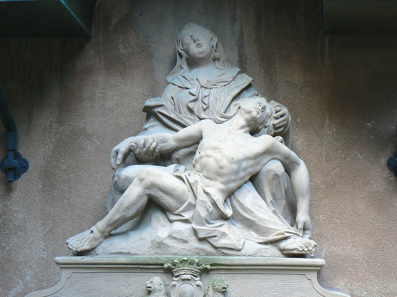 Pietà im Lusamgärtlein bei der Neumünsterkirche in Würzburg