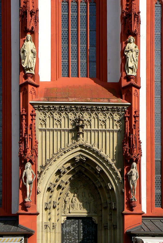 Westfassade des Kiliansdomes in Würzburg