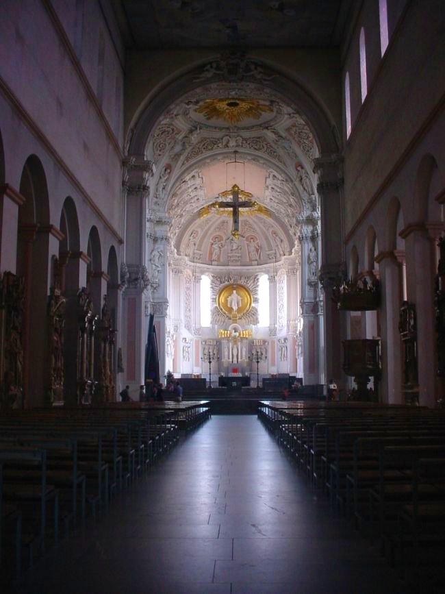 Innenansicht des St. Kiliansdomes in Würzburg