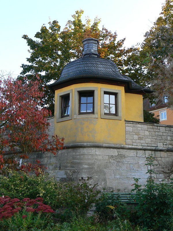 Türmchen am Mainufer in Würzburg