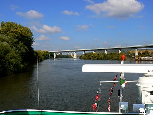 Mainbrücke der ICE-Strecke Würzburg - Fulda bei Zell am Main